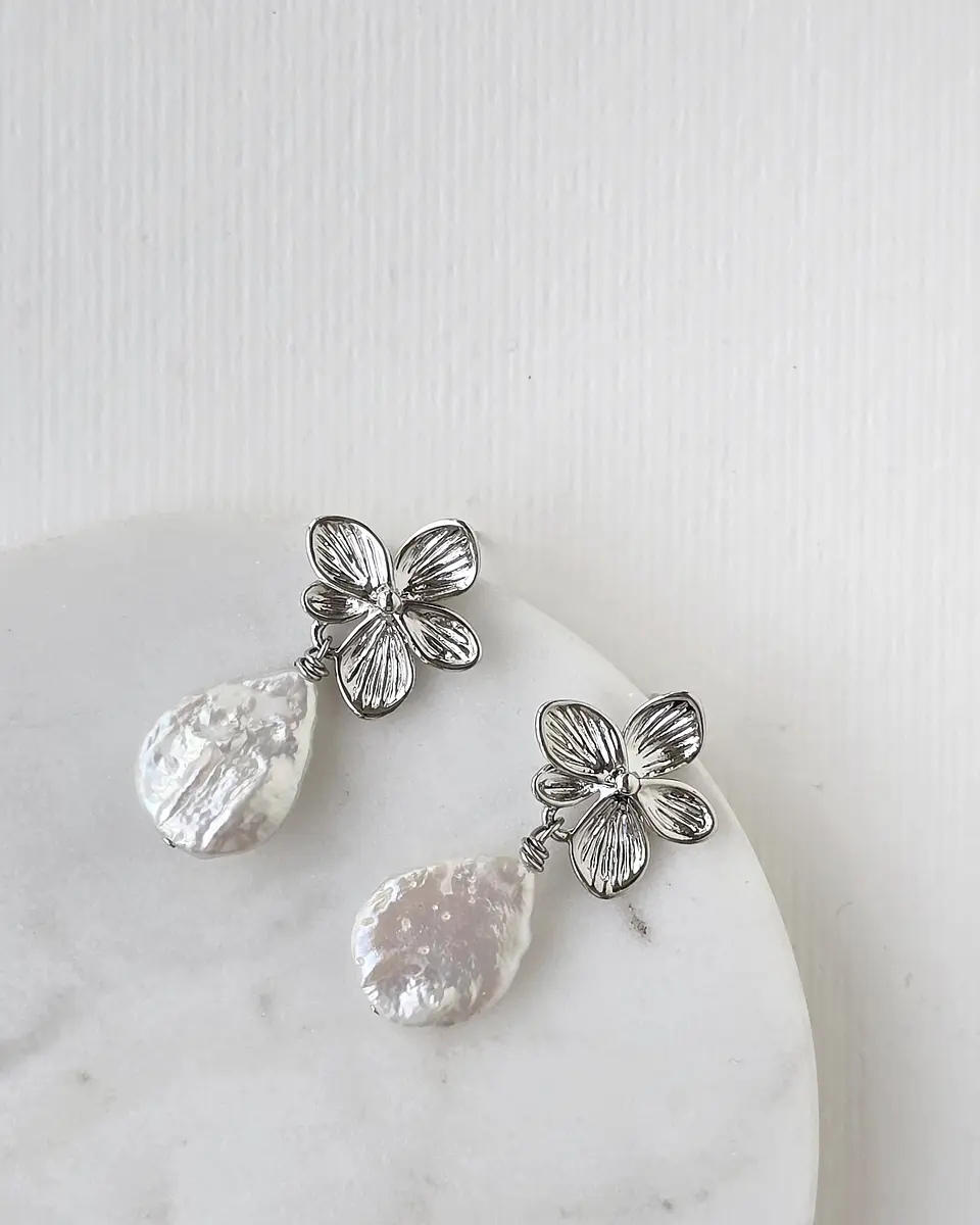 Aros flor perla barroca plana 1