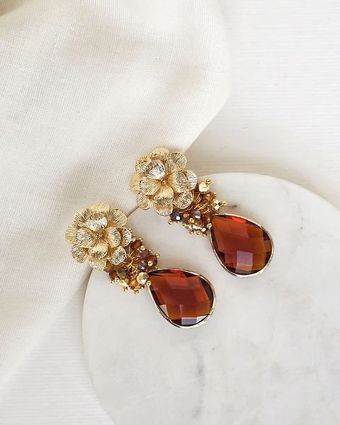 Aros flor con cristal café y racimo