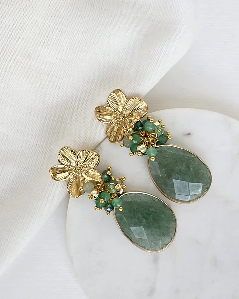 Aros de flor con jade verde y racimo