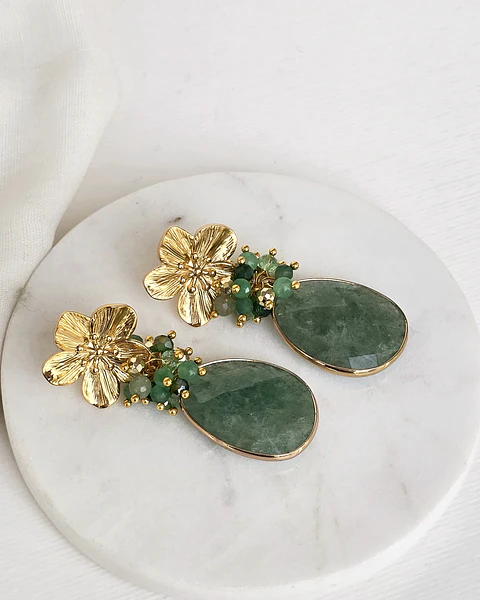 Aros de flor con jade verde y racimo