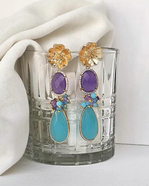 Aros largos flor, jade lila y turquesa con racimo