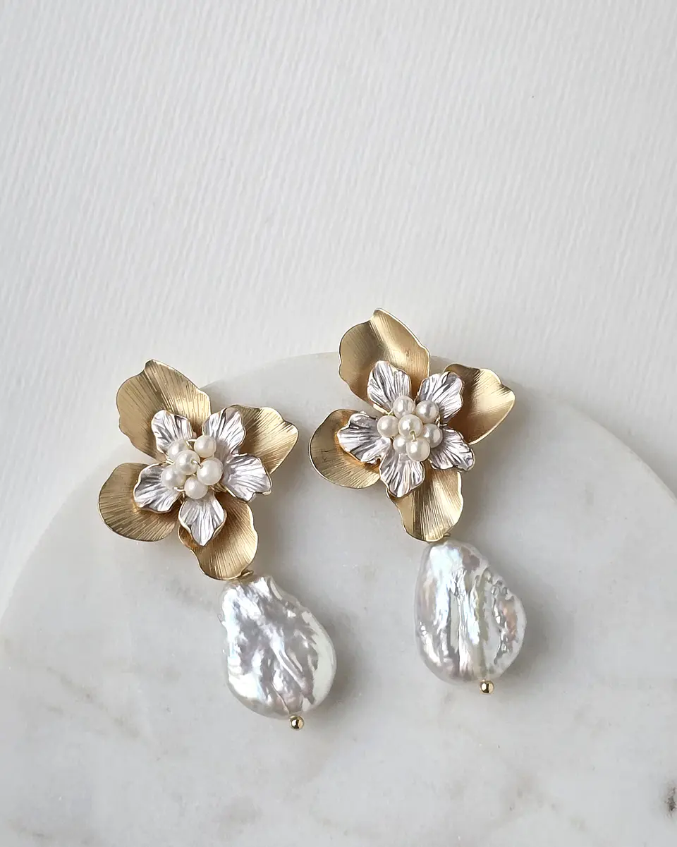 Aros flor bordados con perla barroca 6
