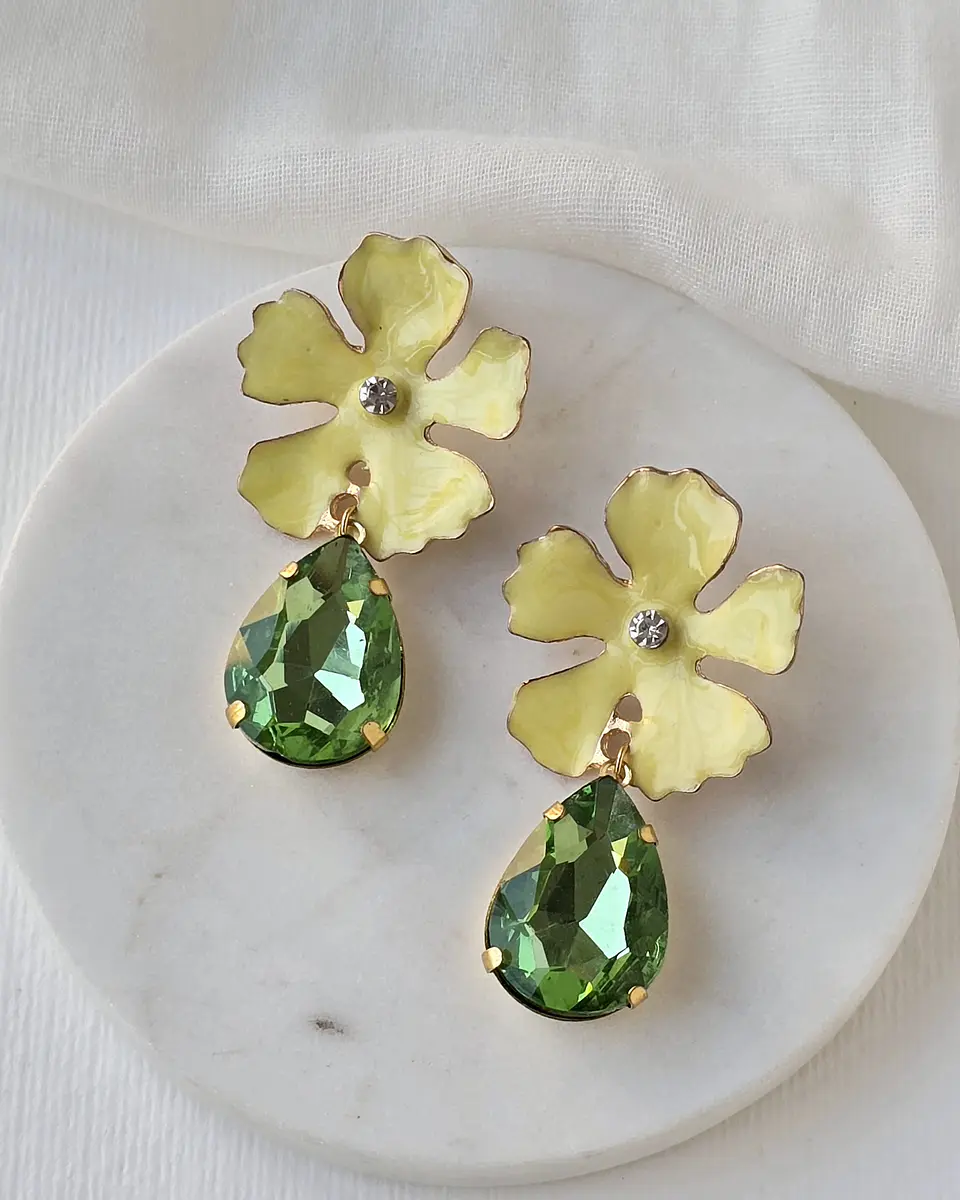 Aros flor amarilla y cristal verde 1