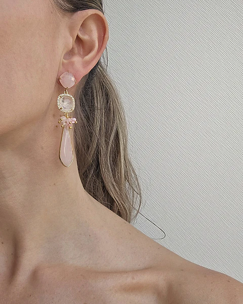 Aros de cuarzo rosa y blanco con racimo