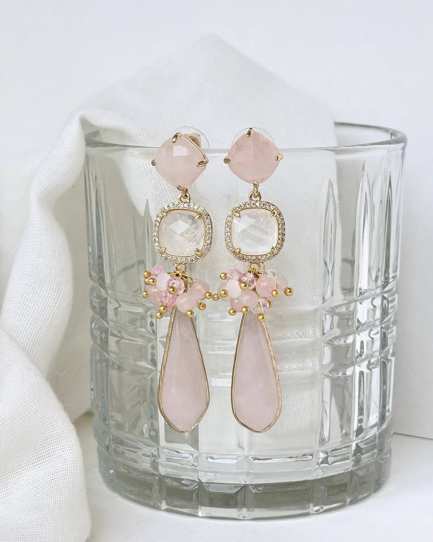 Aros de cuarzo rosa y blanco con racimo 1
