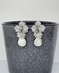 Aros de orquídea con micro circonitas perla barroca y racimo - Miniatura 1