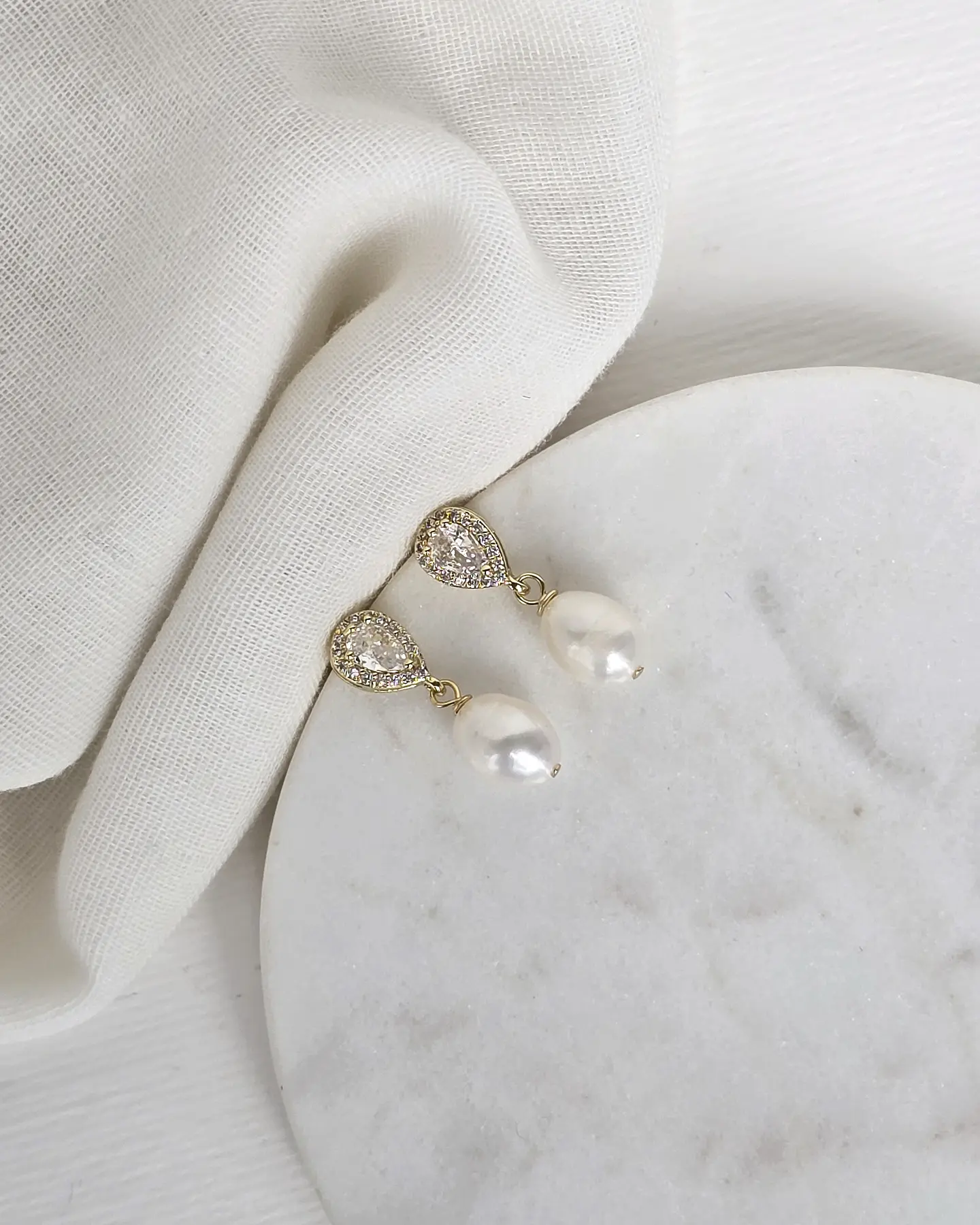 Aros clásicos perla natural oro 3