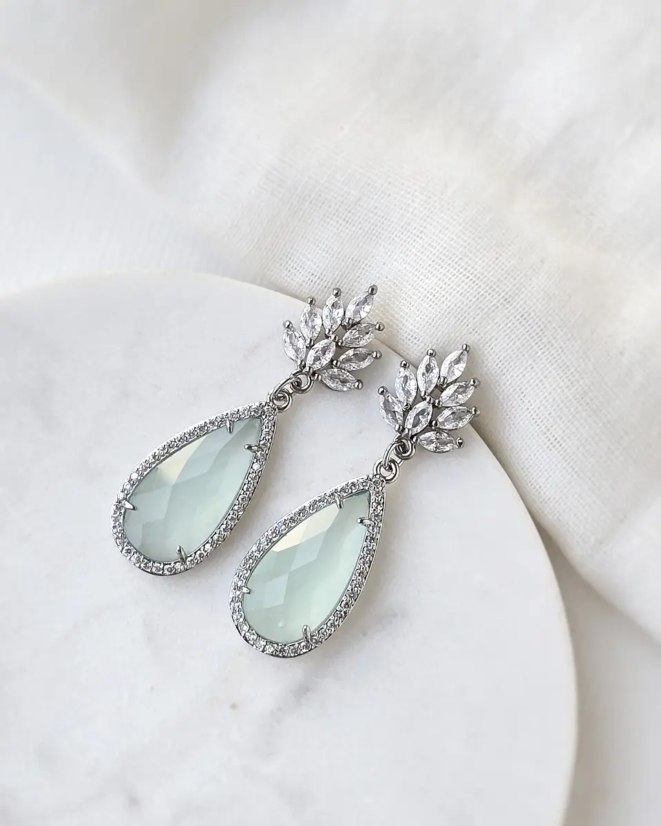 Aros de circonita con cristal menta 1