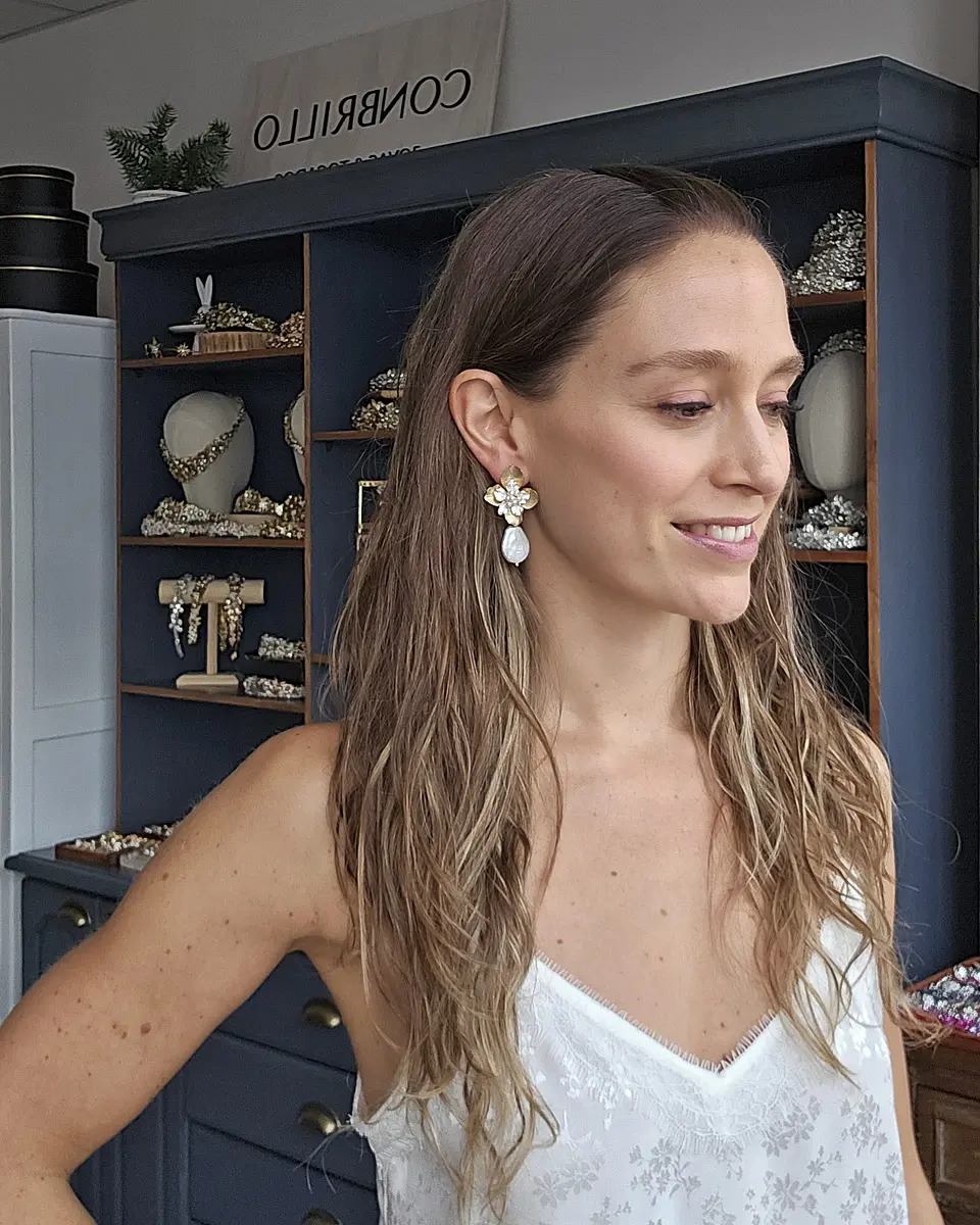 Aros flor bordados con perla barroca 4