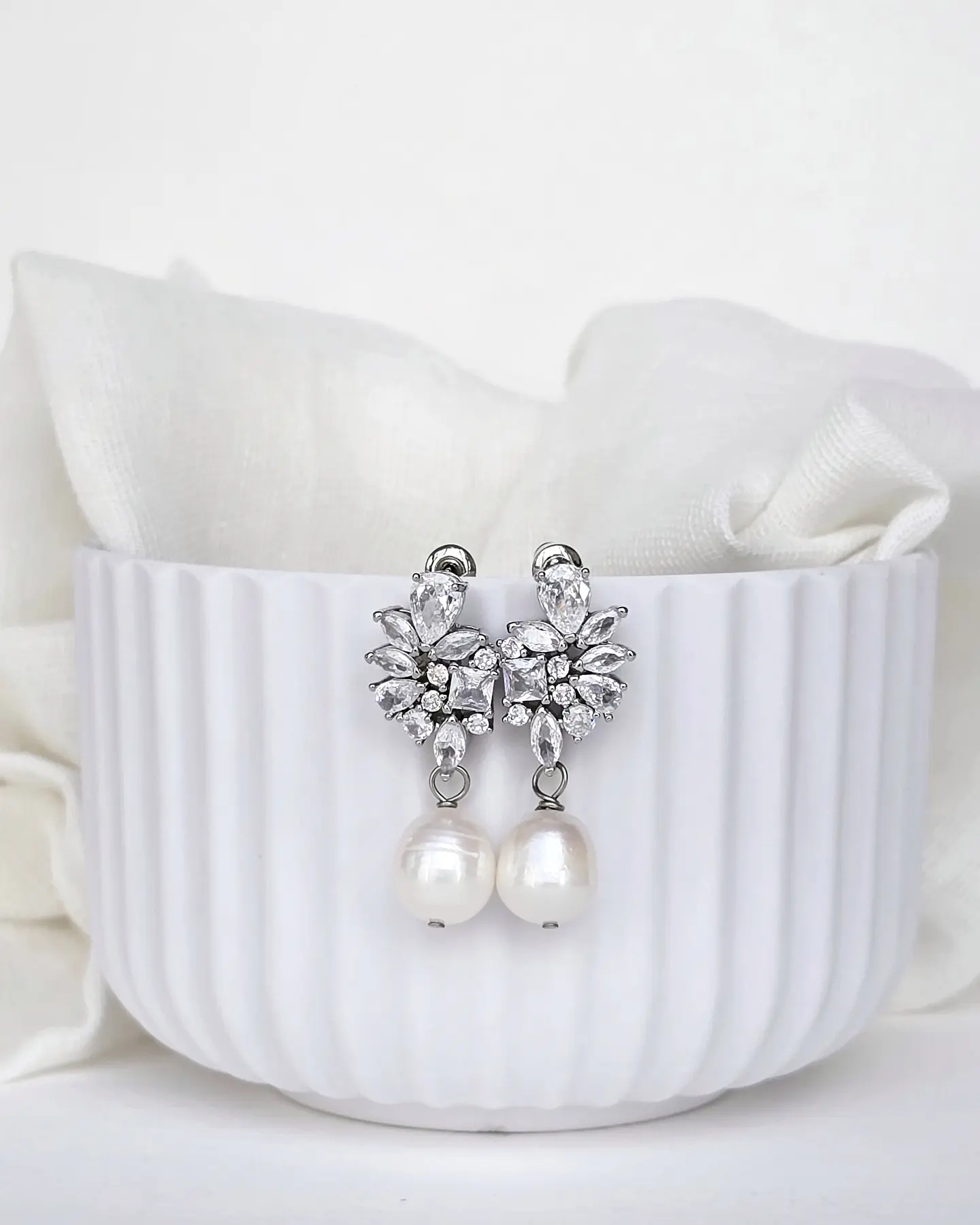 Aros con circonitas distintas formas y perla 1