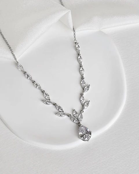 Collar enredadera circonitas