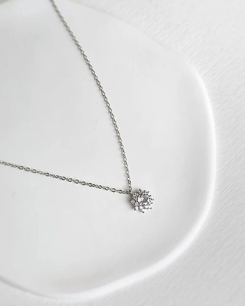 Collar punto de luz flor