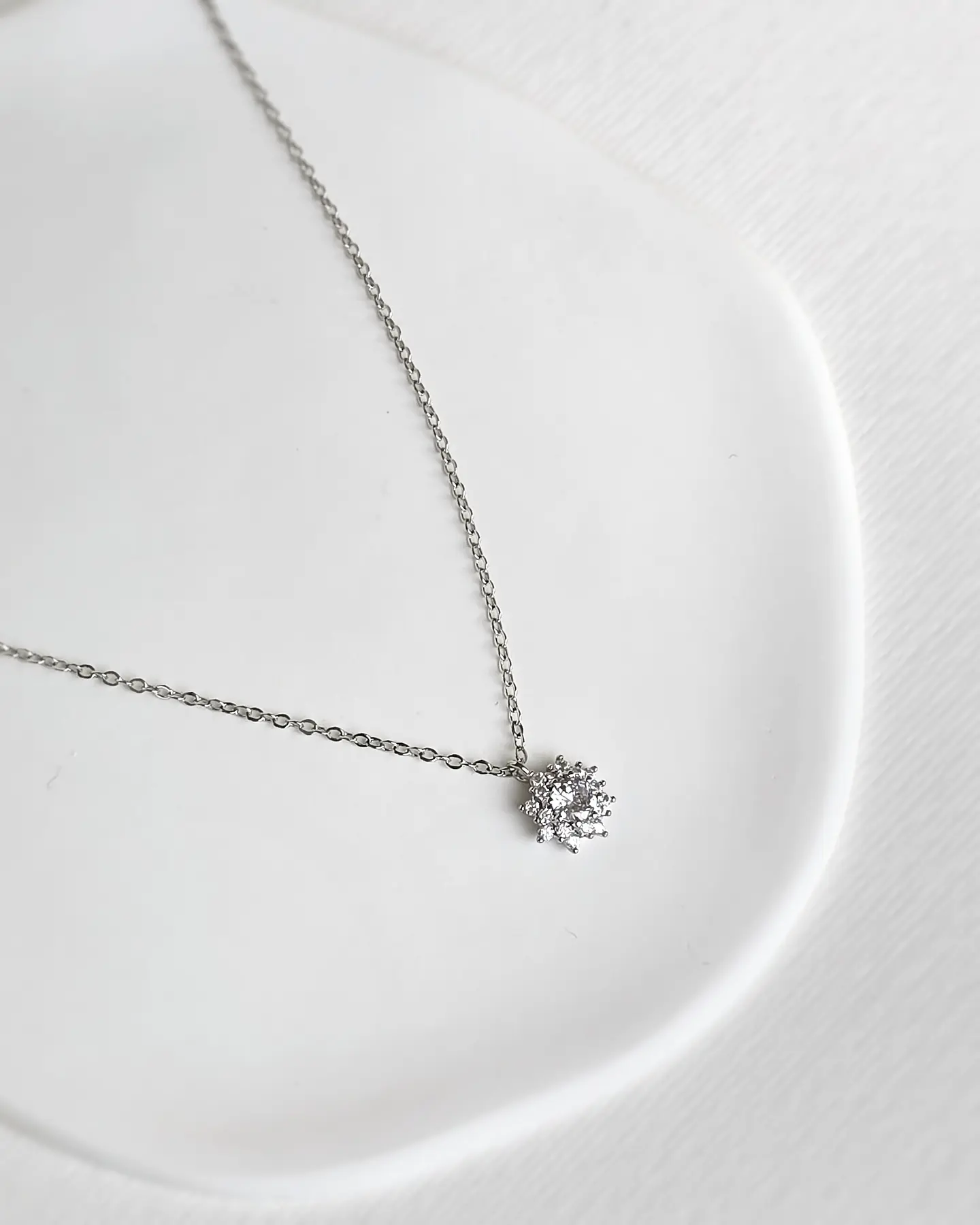 Collar punto de luz flor 1