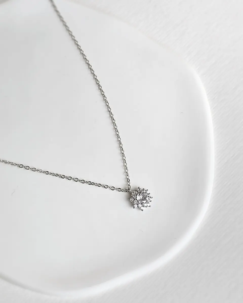 Collar punto de luz flor 1