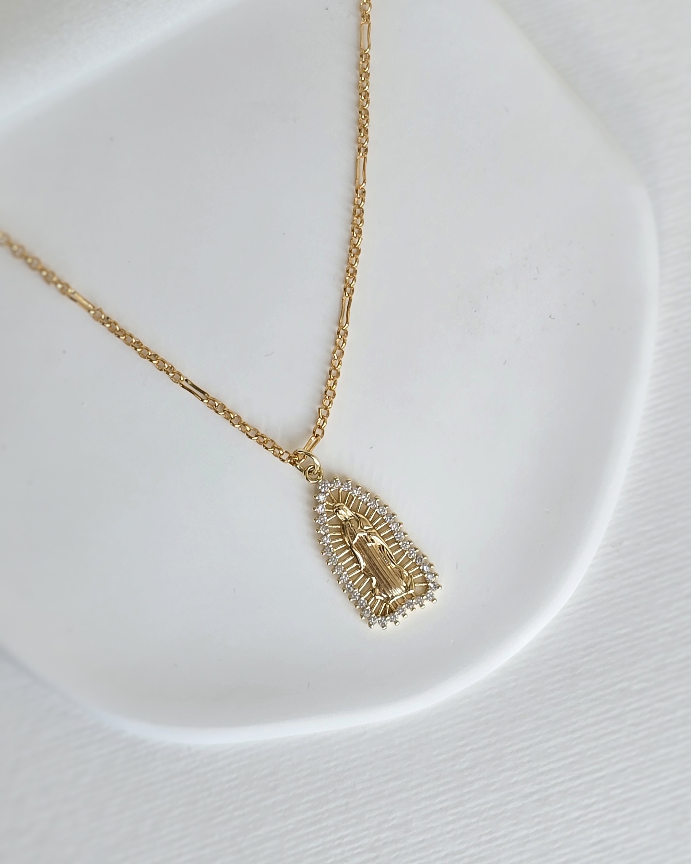 Collar virgen irregular circonitas