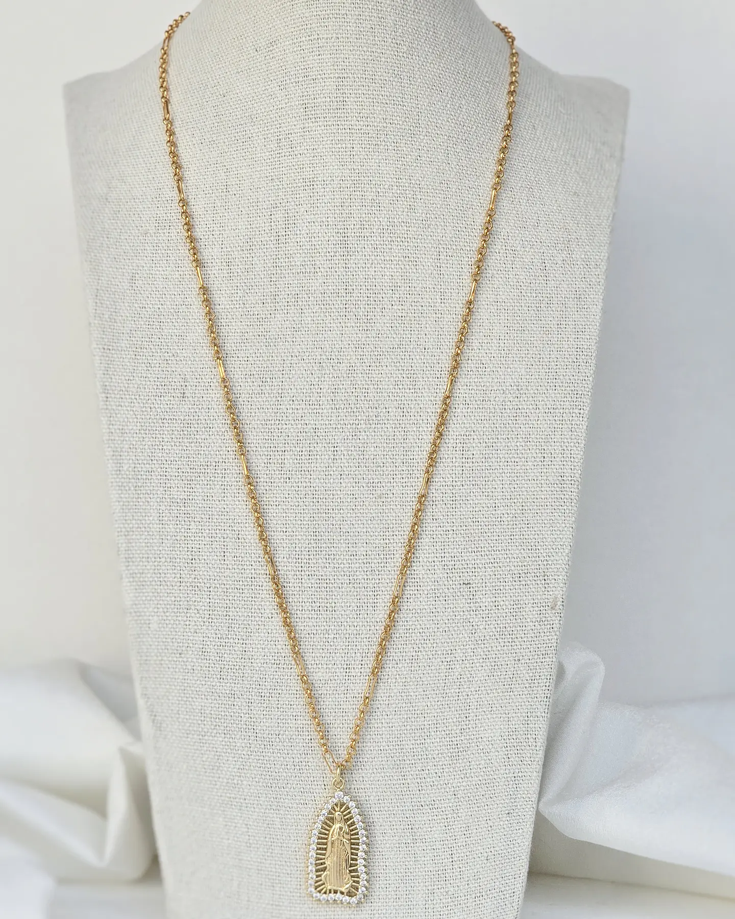 Collar virgen irregular circonitas 2