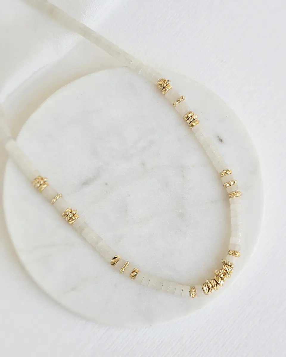 Collar Jade blanco con dorado 1