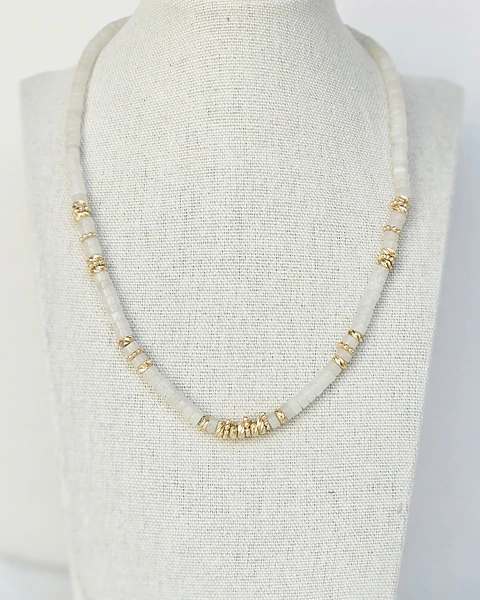 Collar Jade blanco con dorado