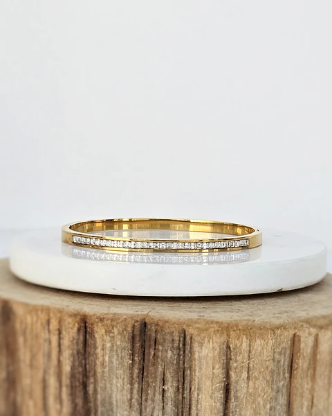Esclava circonitas oro