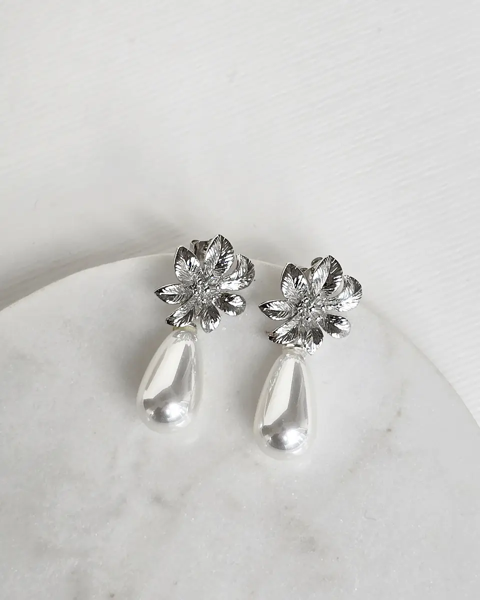 Aros flor con perla fantasía 1