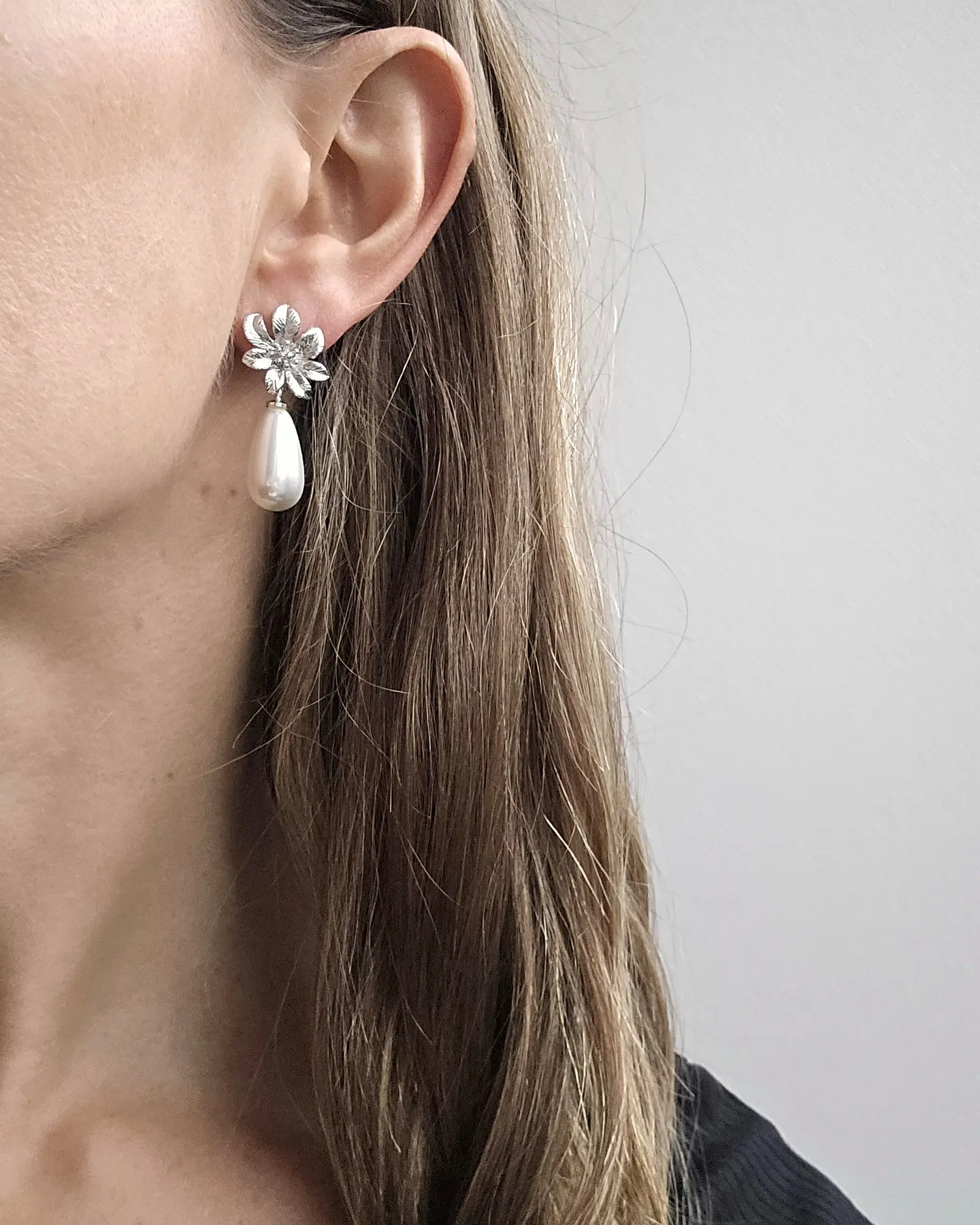 Aros flor con perla fantasía 2
