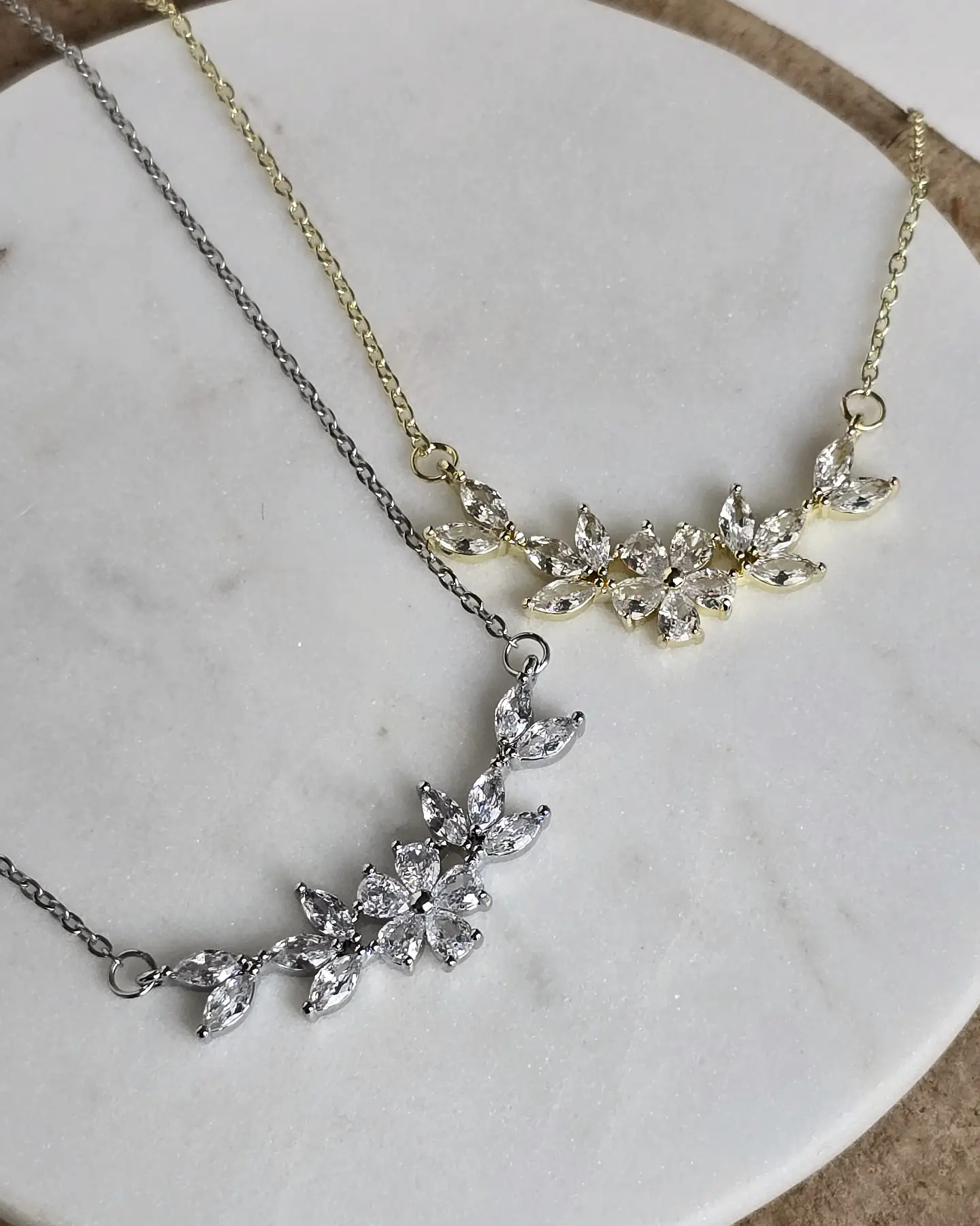 Collar flor y hojas con circonitas 1