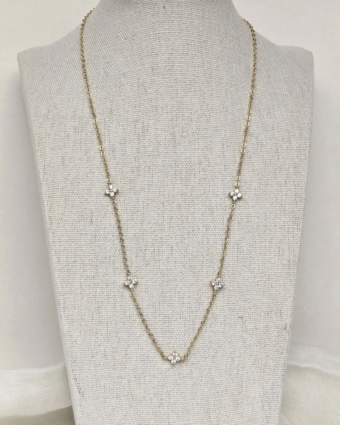 Collar 5 flores circonitas 3