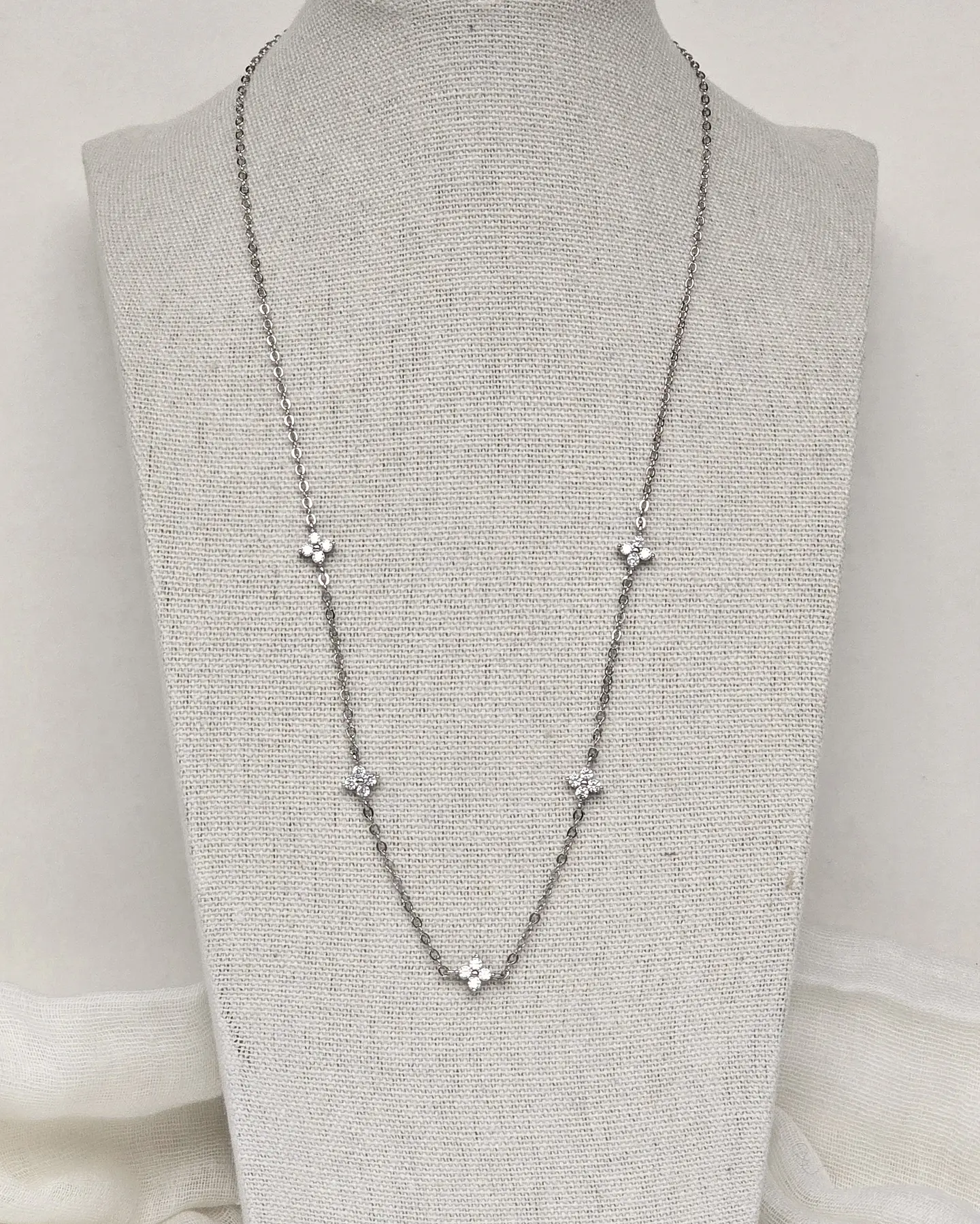Collar 5 flores circonitas 4