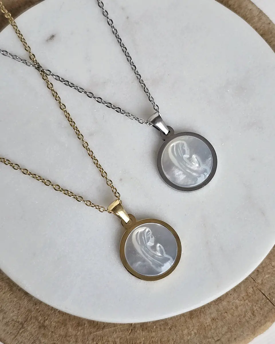 Collar virgen nacar 1