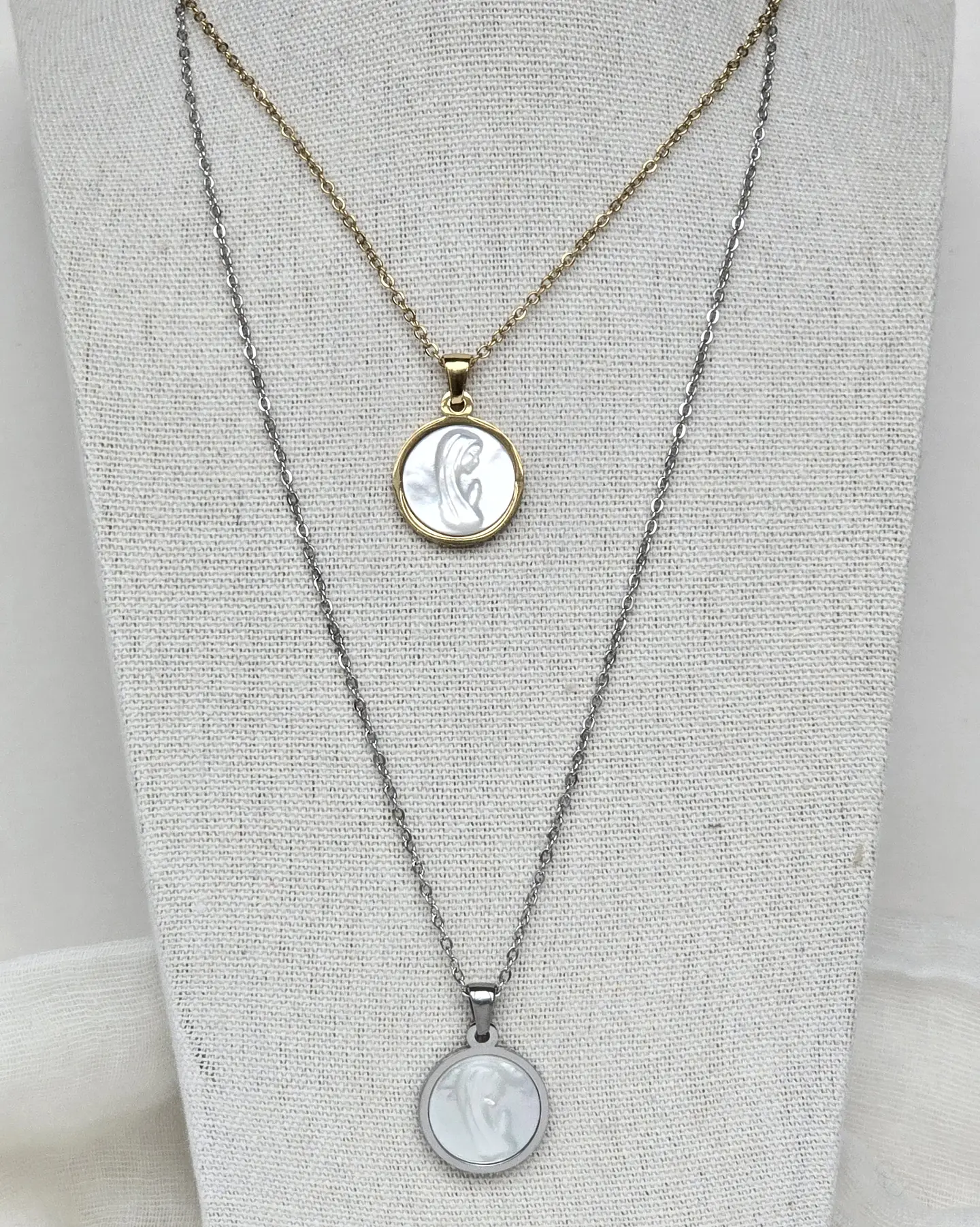 Collar virgen nacar 2