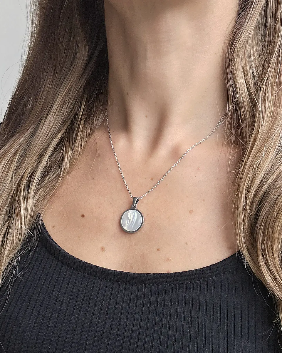 Collar virgen nacar 4