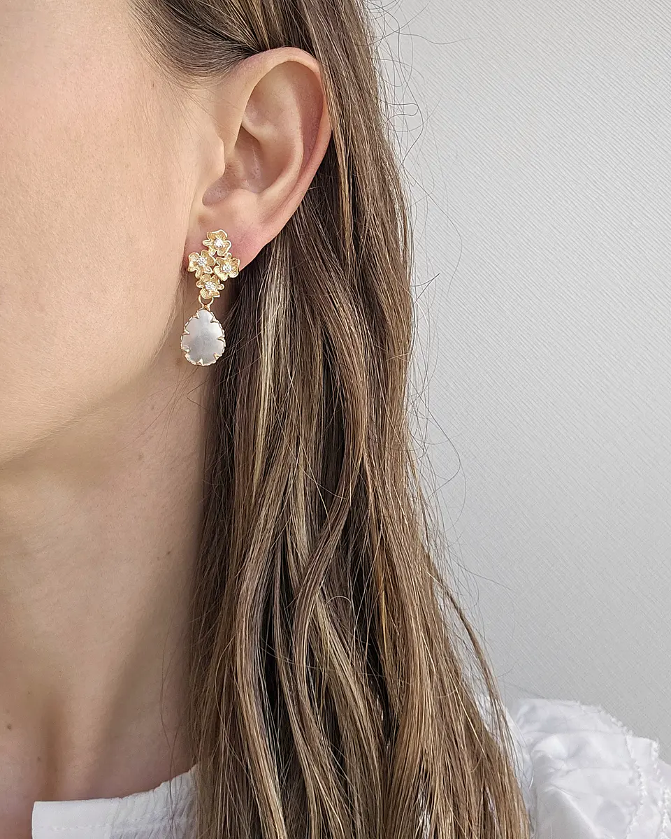 Aros cuatro flores con concha perla 3
