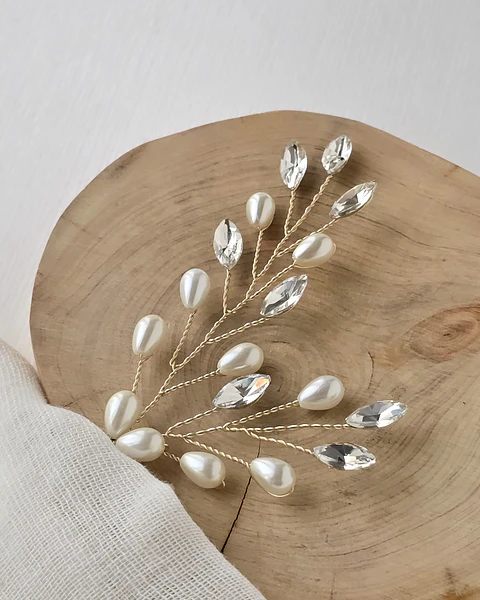 Pin perlas y brillos dorado