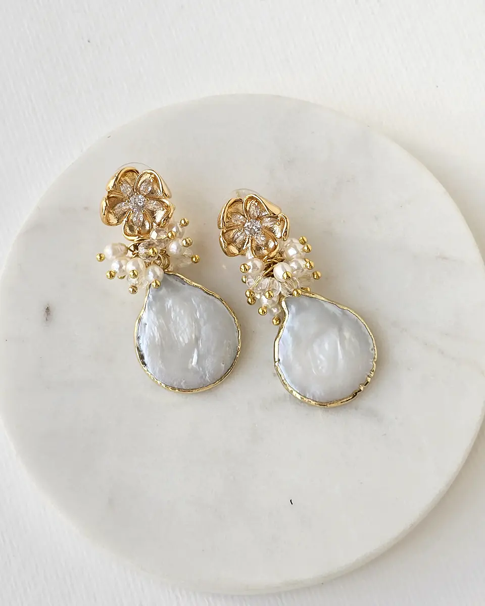 Aros flor con circonita, perla natural barroca y racimo 8