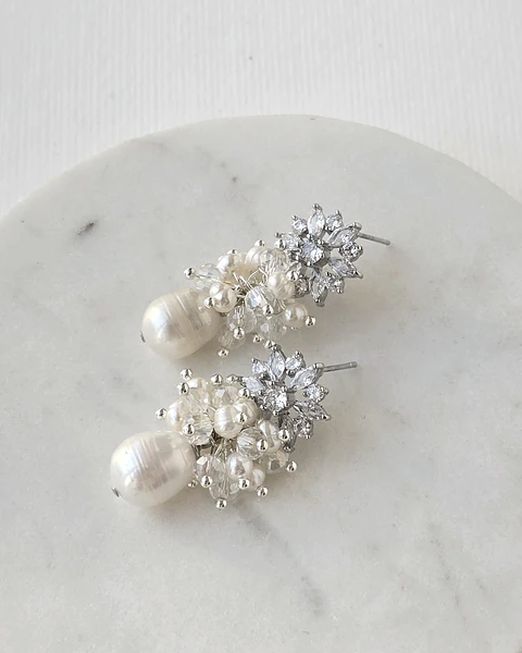 Aros circonita perla de río y racimo