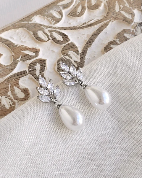 Aros circones con perla chica