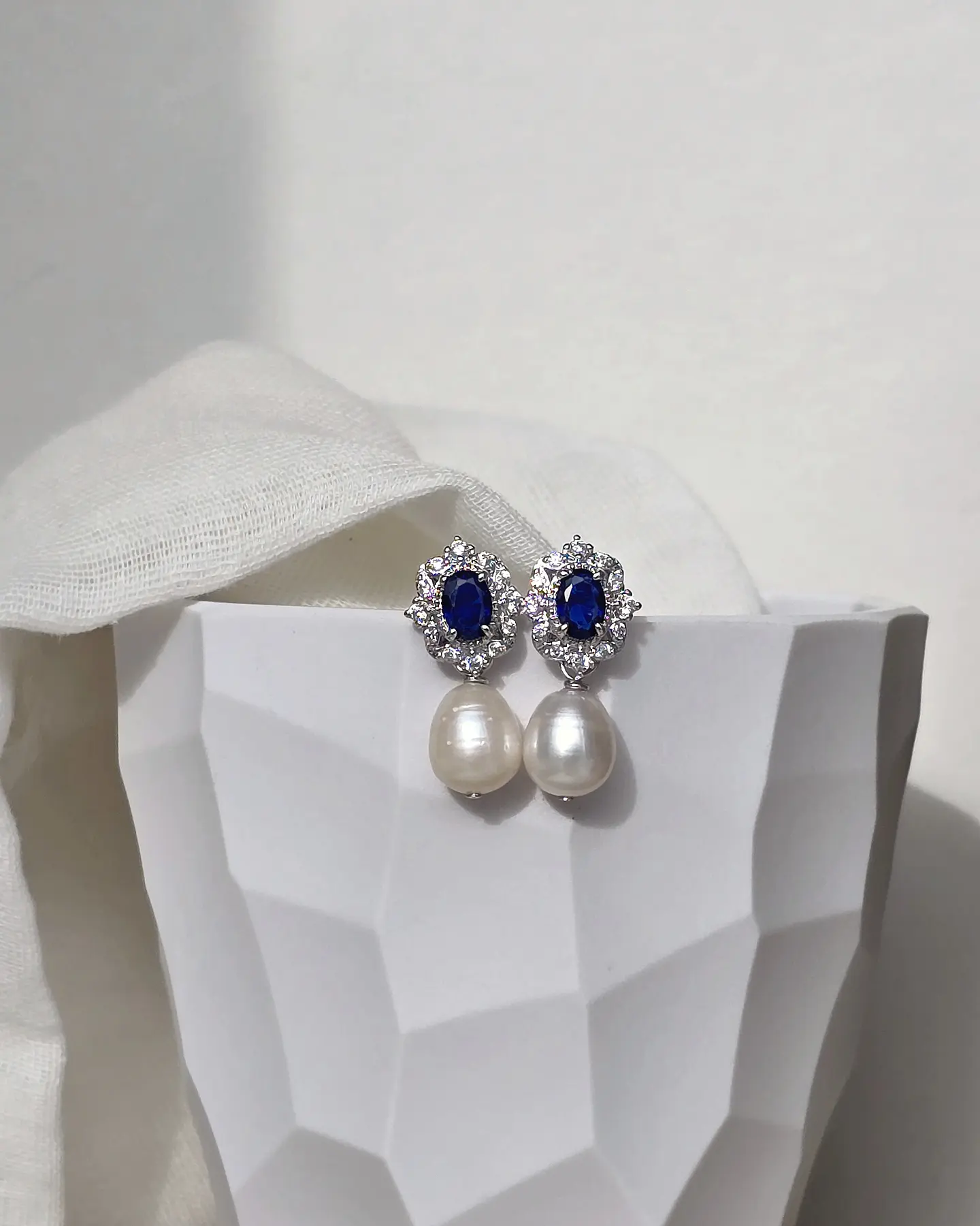 Aros circonitas con cristal azul y perla natural 1