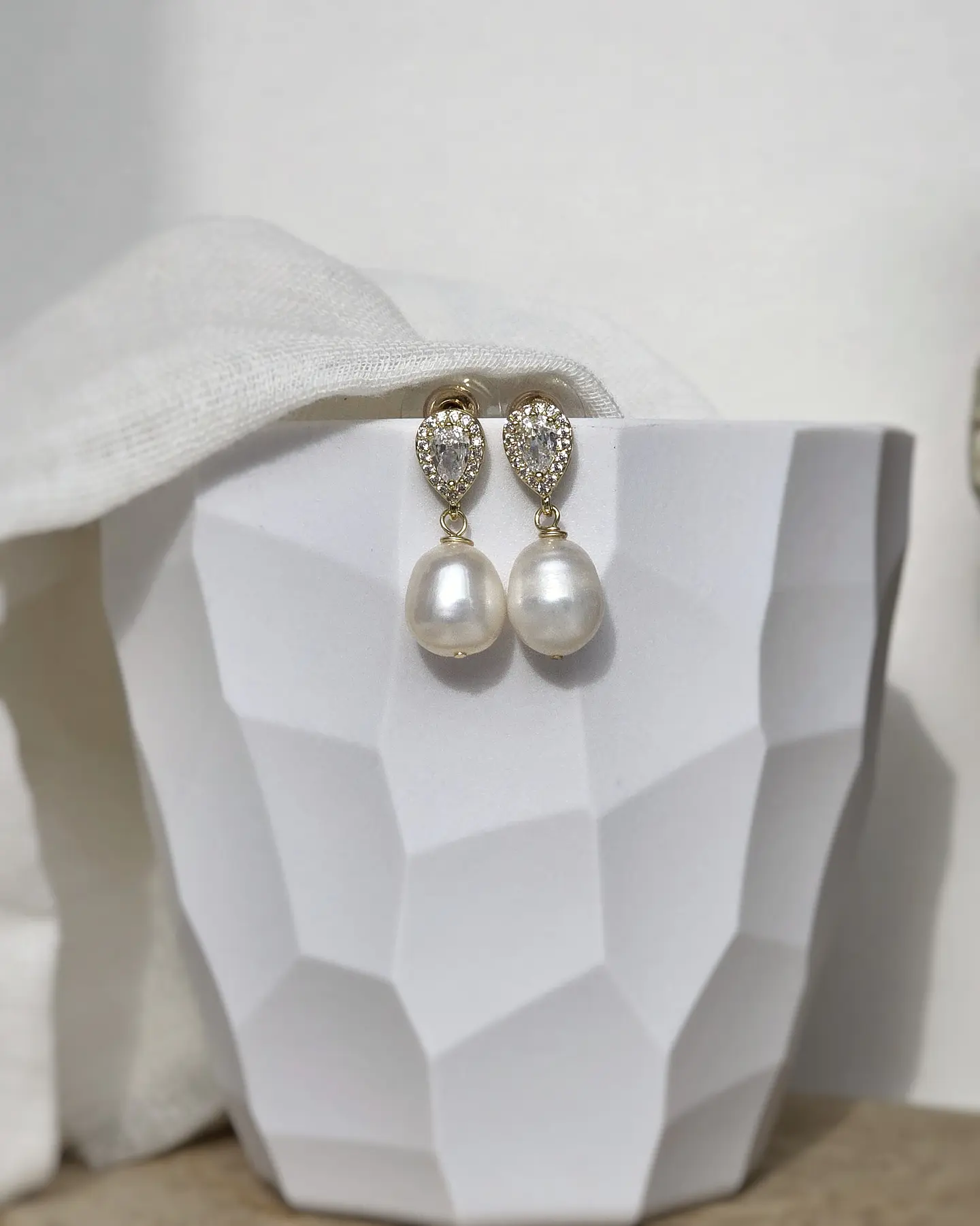 Aros clásicos perla natural oro 2