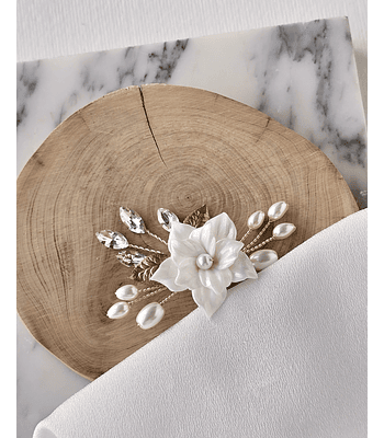 Pin de hoja metálica con flor de porcelana gold