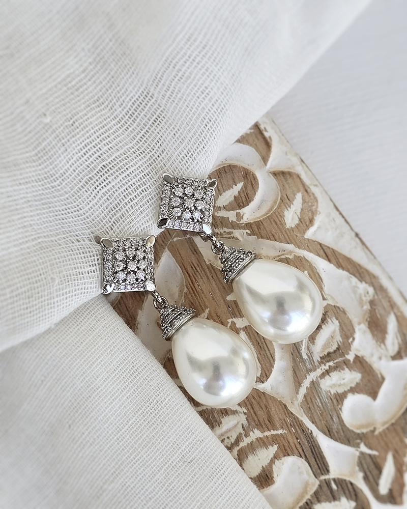 Aros retro con circonitas y perla grande plata