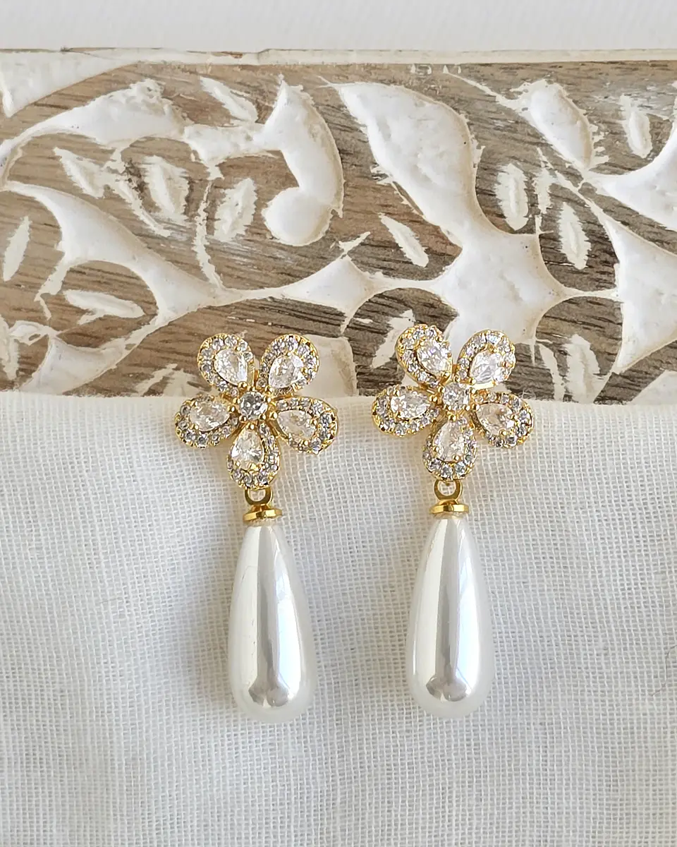 Aros flor circonita y perla alargada 2