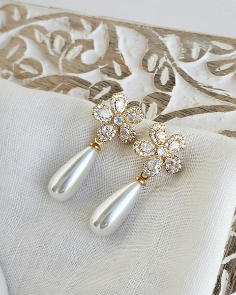Aros flor circonita y perla alargada