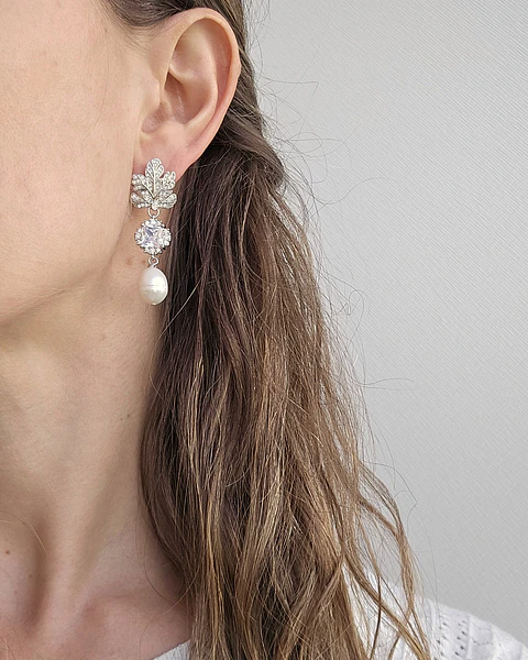 Aros hoja microcirconitas, centro de circonitas y perla natural de río