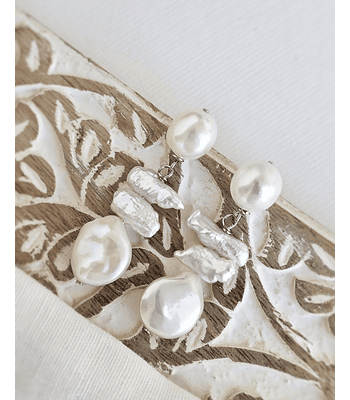 Aros de perlas irregulares naturales plateado