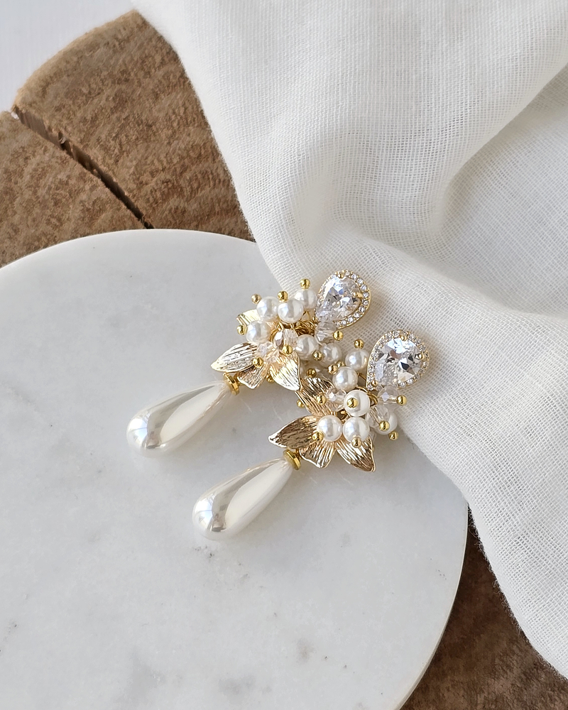 Aros circonita, hojas, perla y racimo