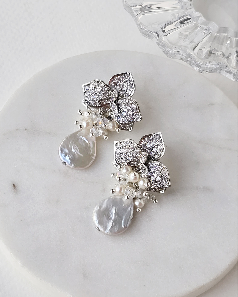 Aros de orquídea con micro circonitas perla barroca y racimo