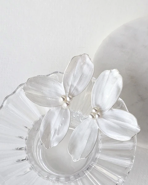 Aros media flor cristalizada plateada