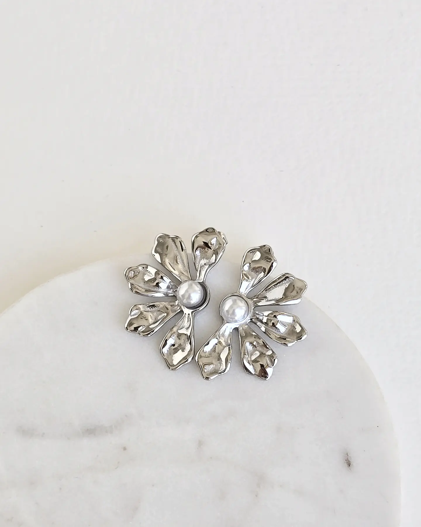 Media flor con perla silver 1