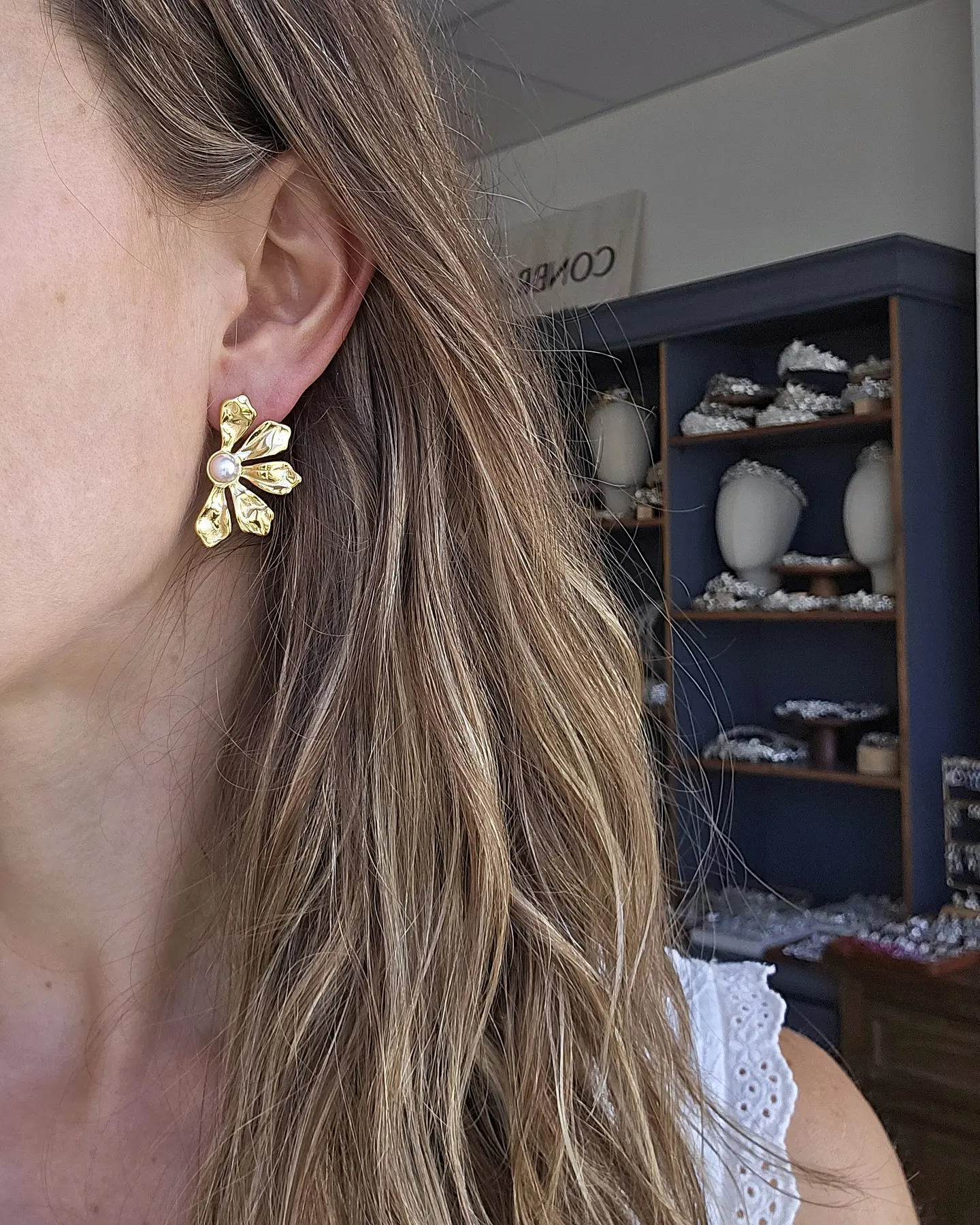 Media flor con perla oro 2