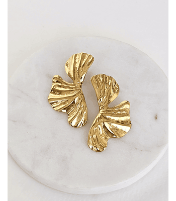 Aros media flor dispareja oro